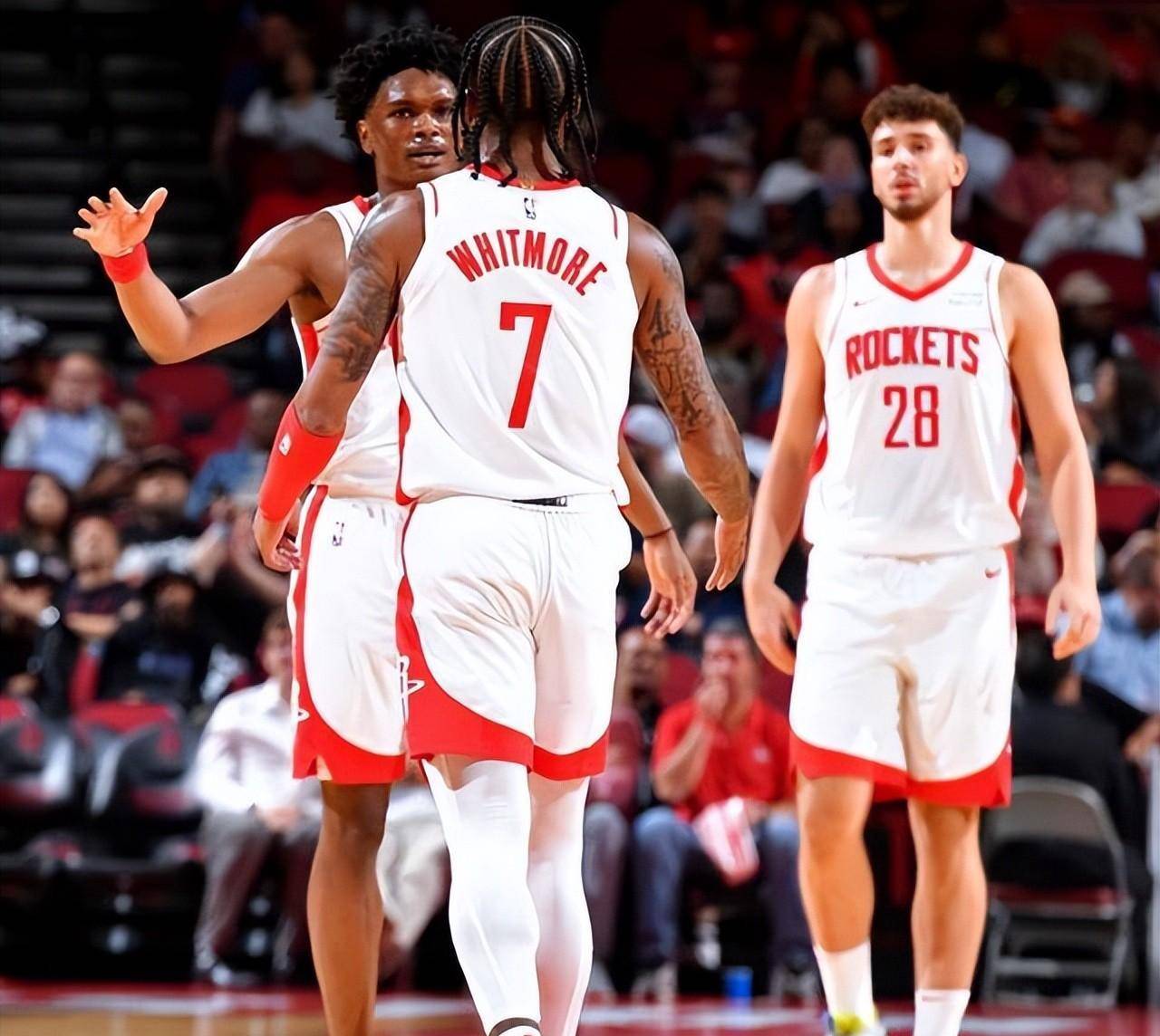 反而更像是 反而更像是